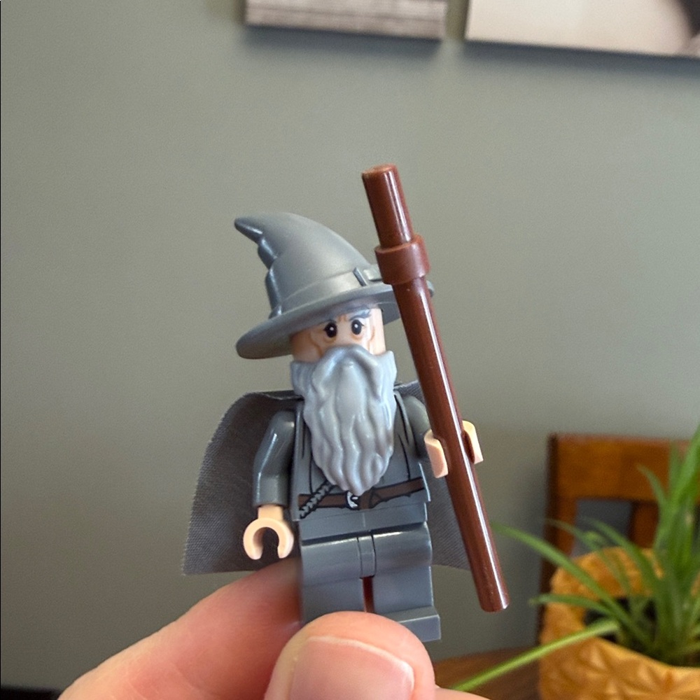 LEGO Gandalf Gray Wizard Minifigure wt Staff The Hobbit The Lord of the Rings
